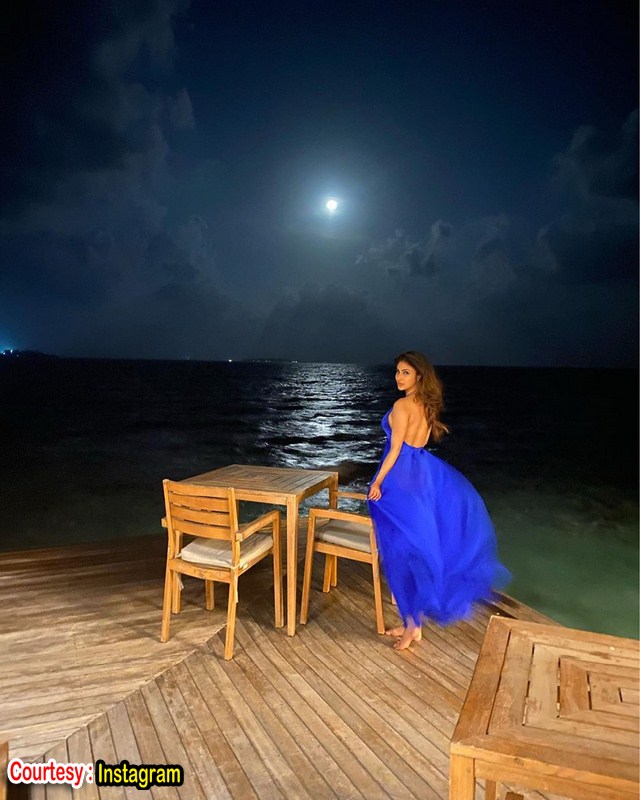 Mouni roy latest photos in moon light-Bollywood, Clips, Mouni Roy, Mouni Roy Lates, Mouni Roy Pics, Mouniroy, Pics Photos,Spicy Hot Pics,Images,High Resolution WallPapers Download